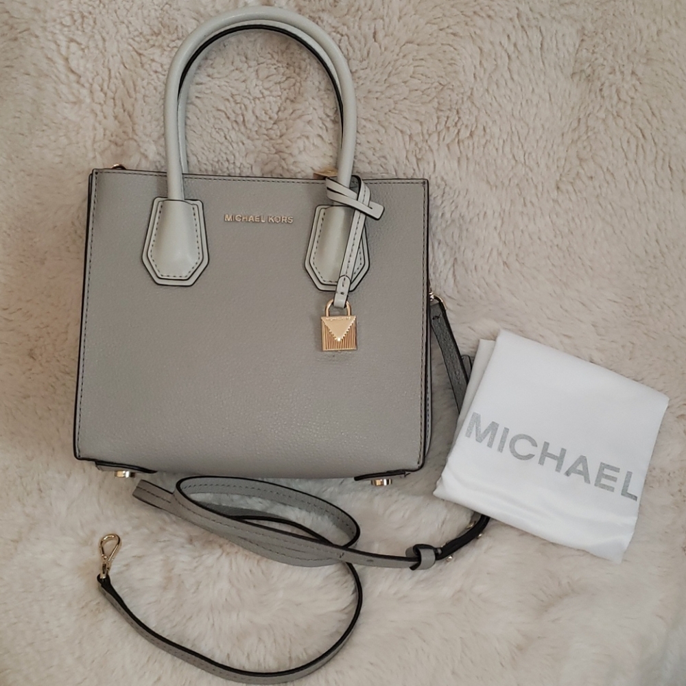 Michael Kors Mercer Pearl Grey Acordion Messenger